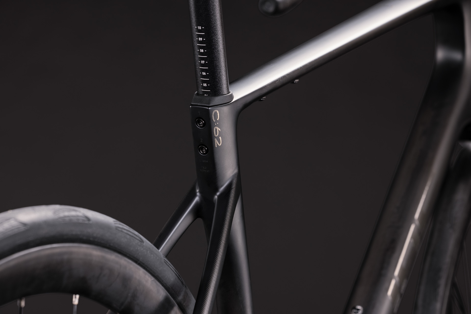 Cube Attain C:62 Race / carbon´n´coalchrome