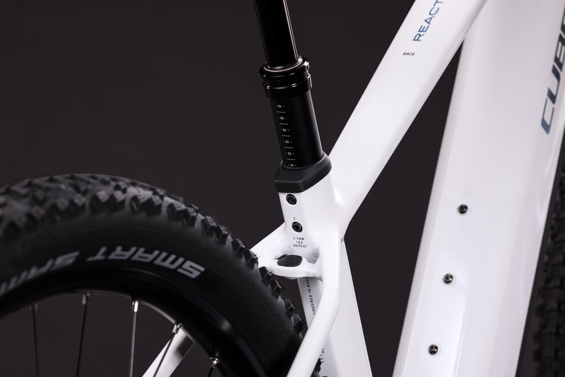 Cube Reaction Hybrid Race 800 / snow´n´black