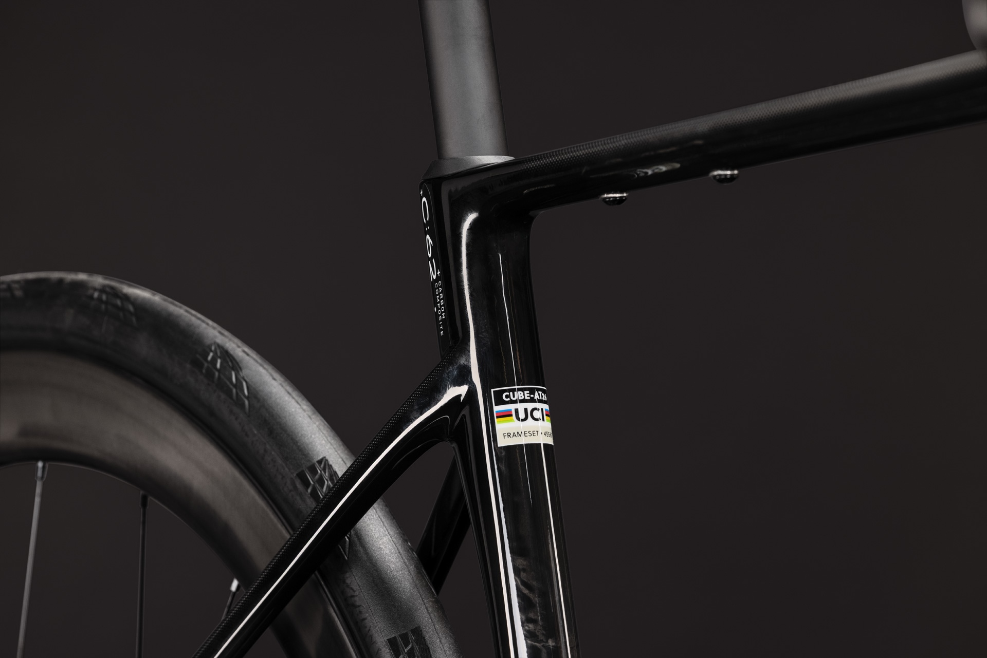 Cube Attain C:62 SLT / carbon´n´white