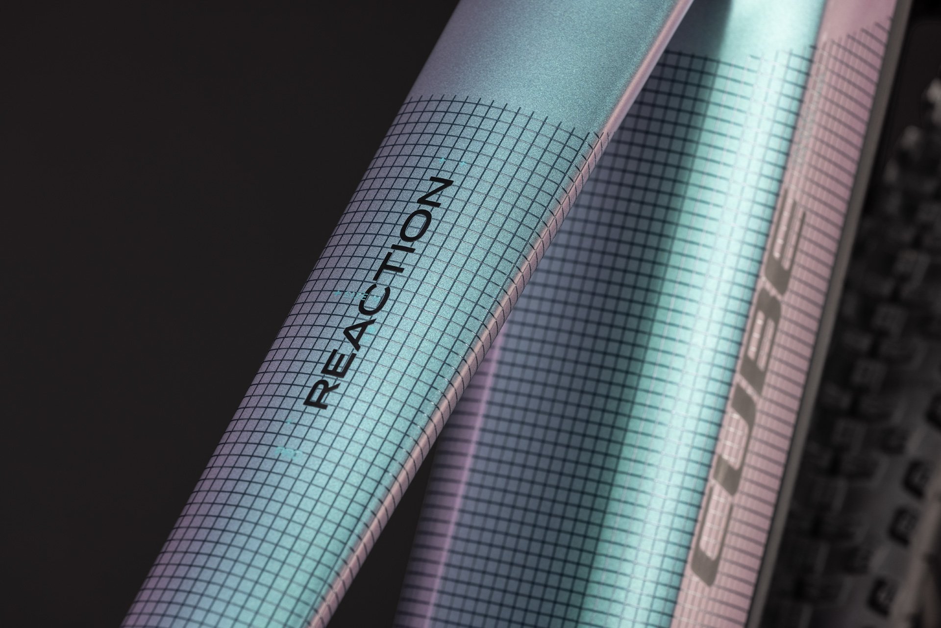 Cube Reaction Hybrid Pro 800 / polarlight´n´black