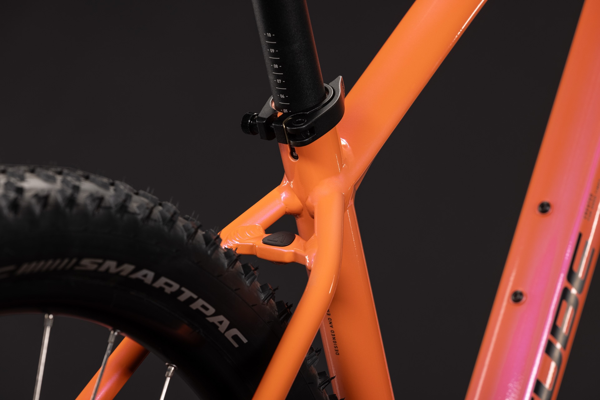 Cube Aim ONE / salmon´n´black