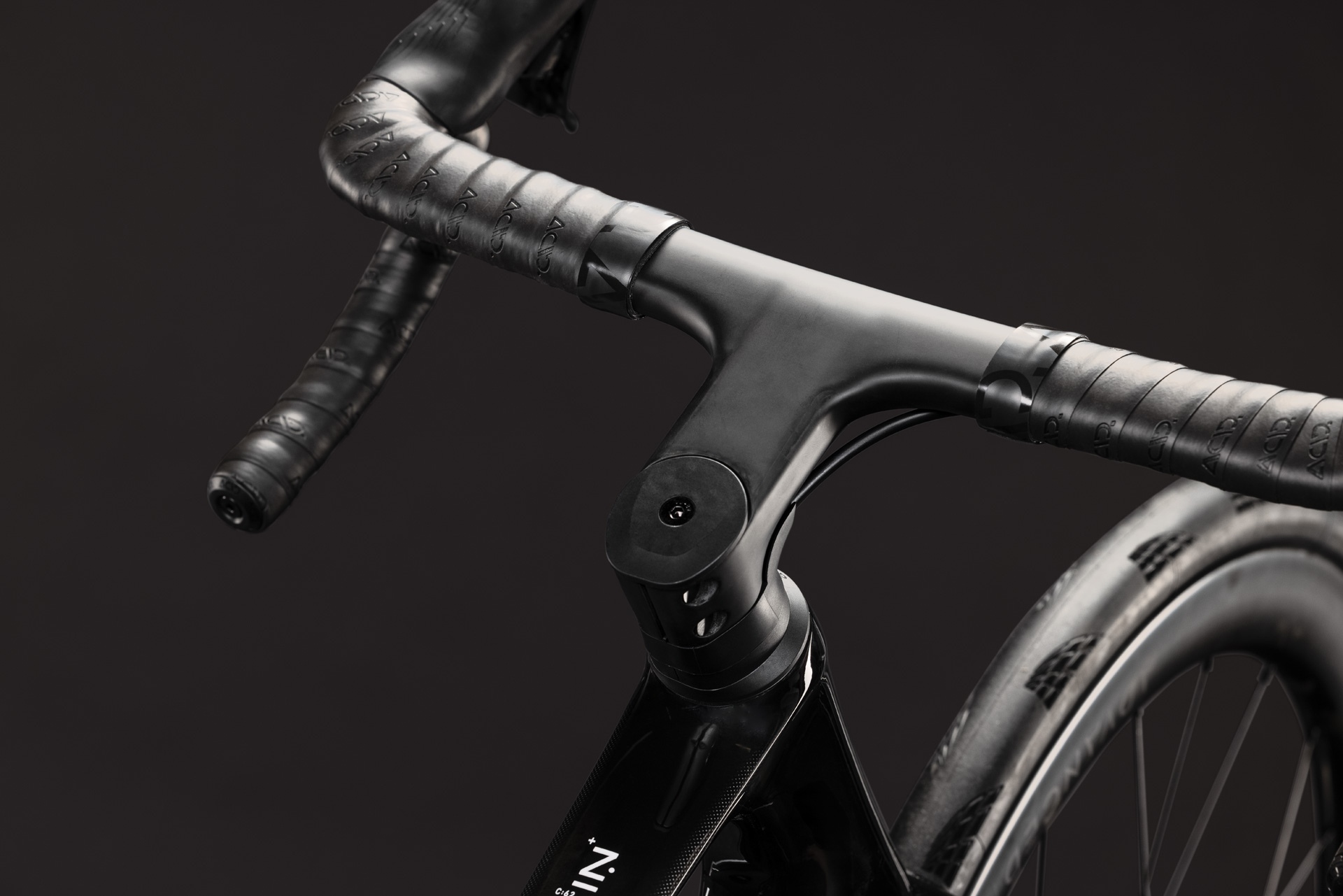 Cube Attain C:62 SLT / carbon´n´white