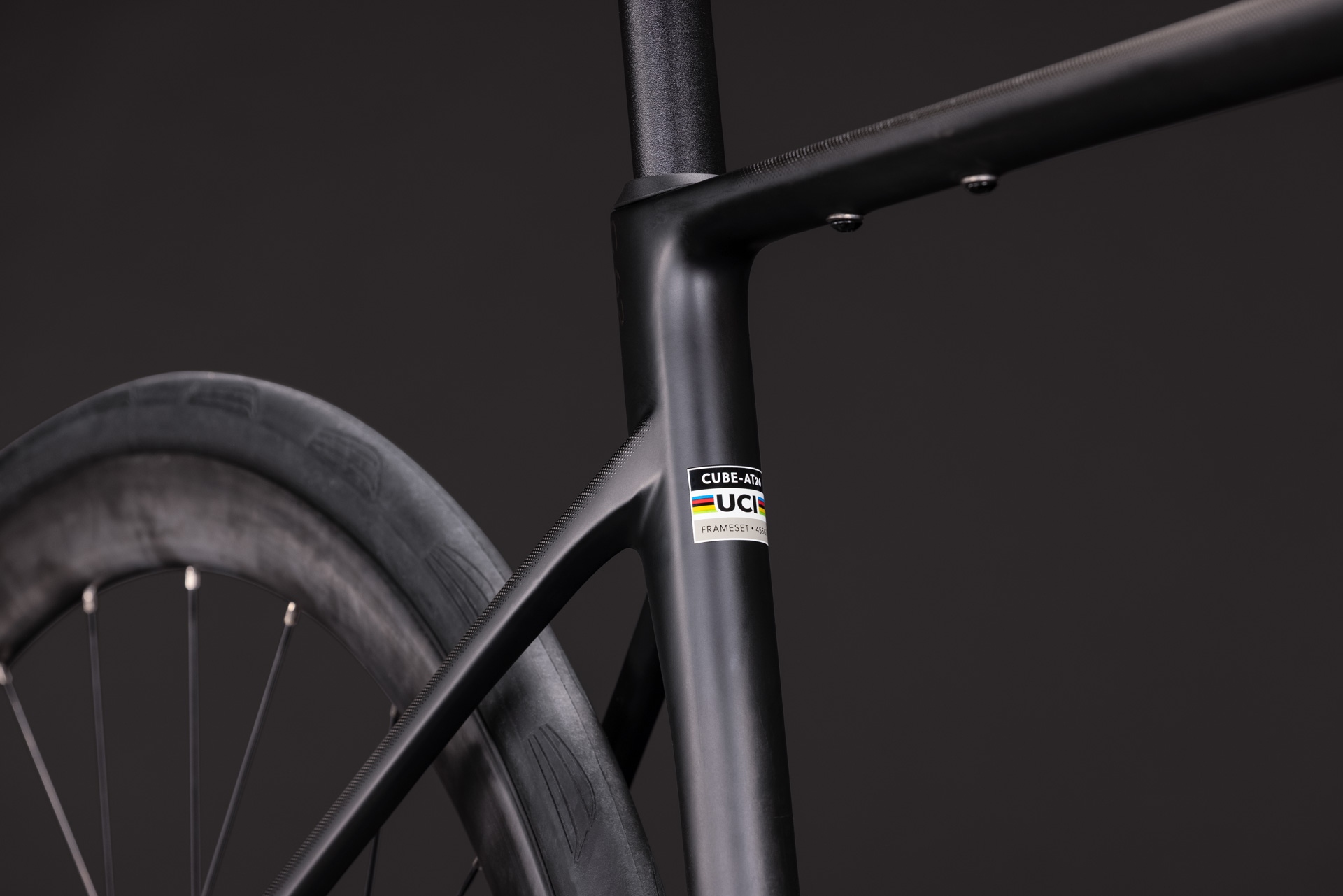 Cube Attain C:62 Race / carbon´n´coalchrome