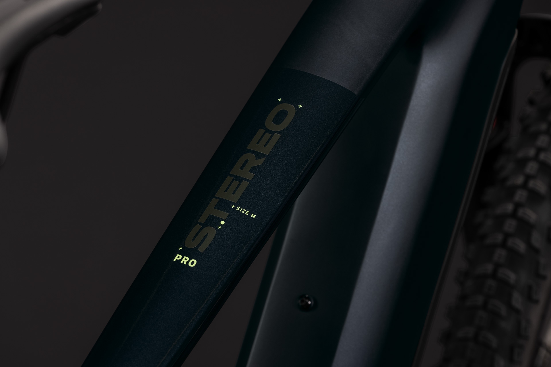 Cube Stereo Hybrid ONE44 Pro 800 / coal´n´black
