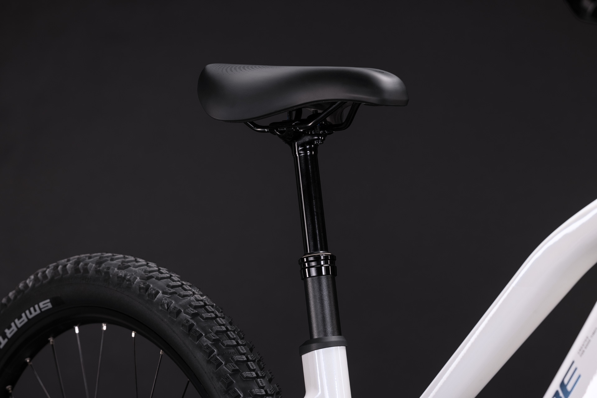 Cube Reaction Hybrid Race 800 / snow´n´black / Trapeze