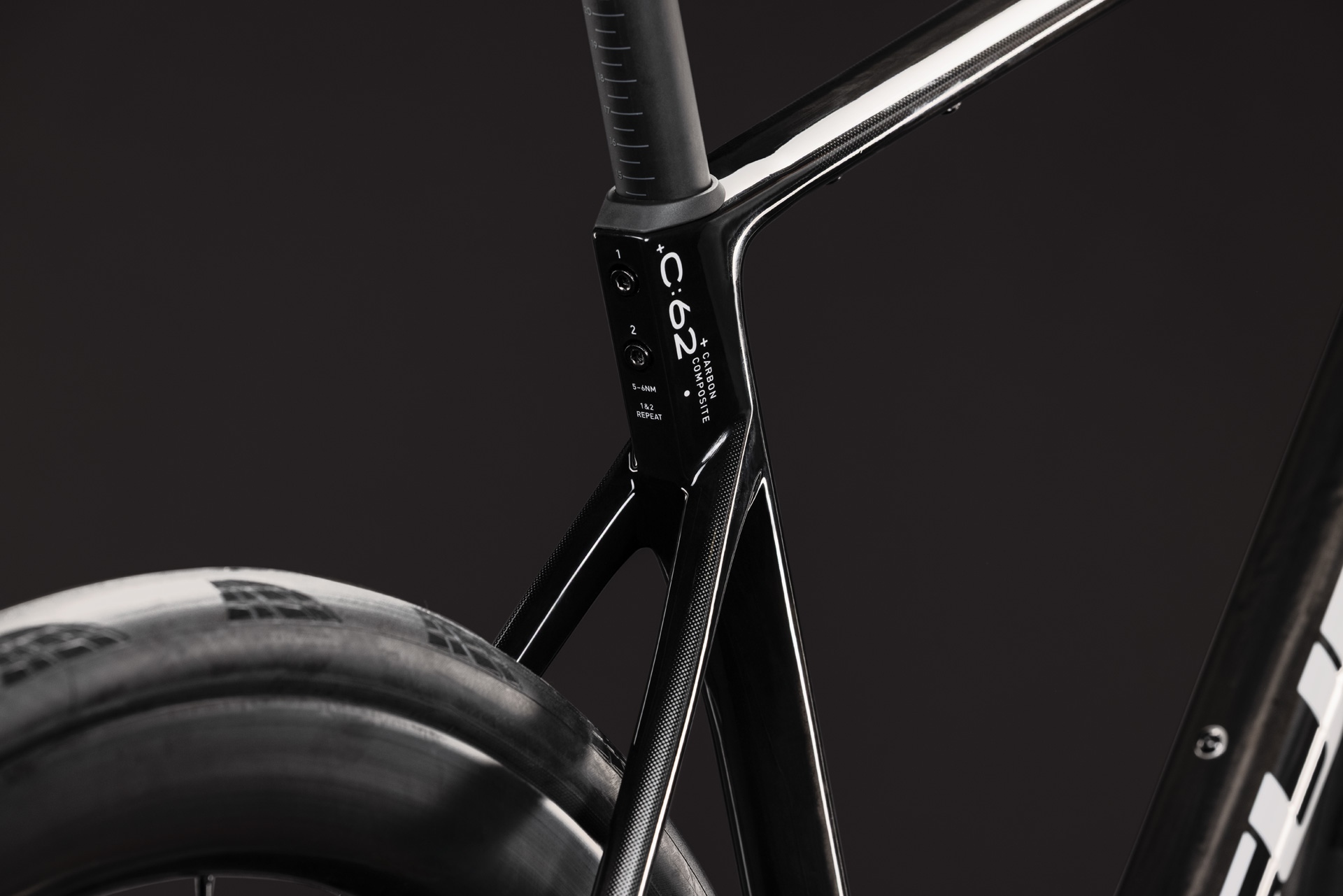 Cube Attain C:62 SLT / carbon´n´white