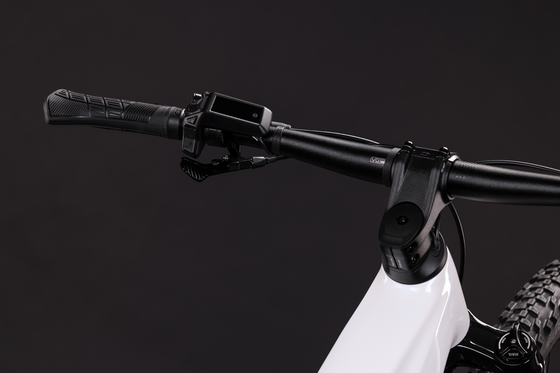 Cube Reaction Hybrid Race 800 / snow´n´black