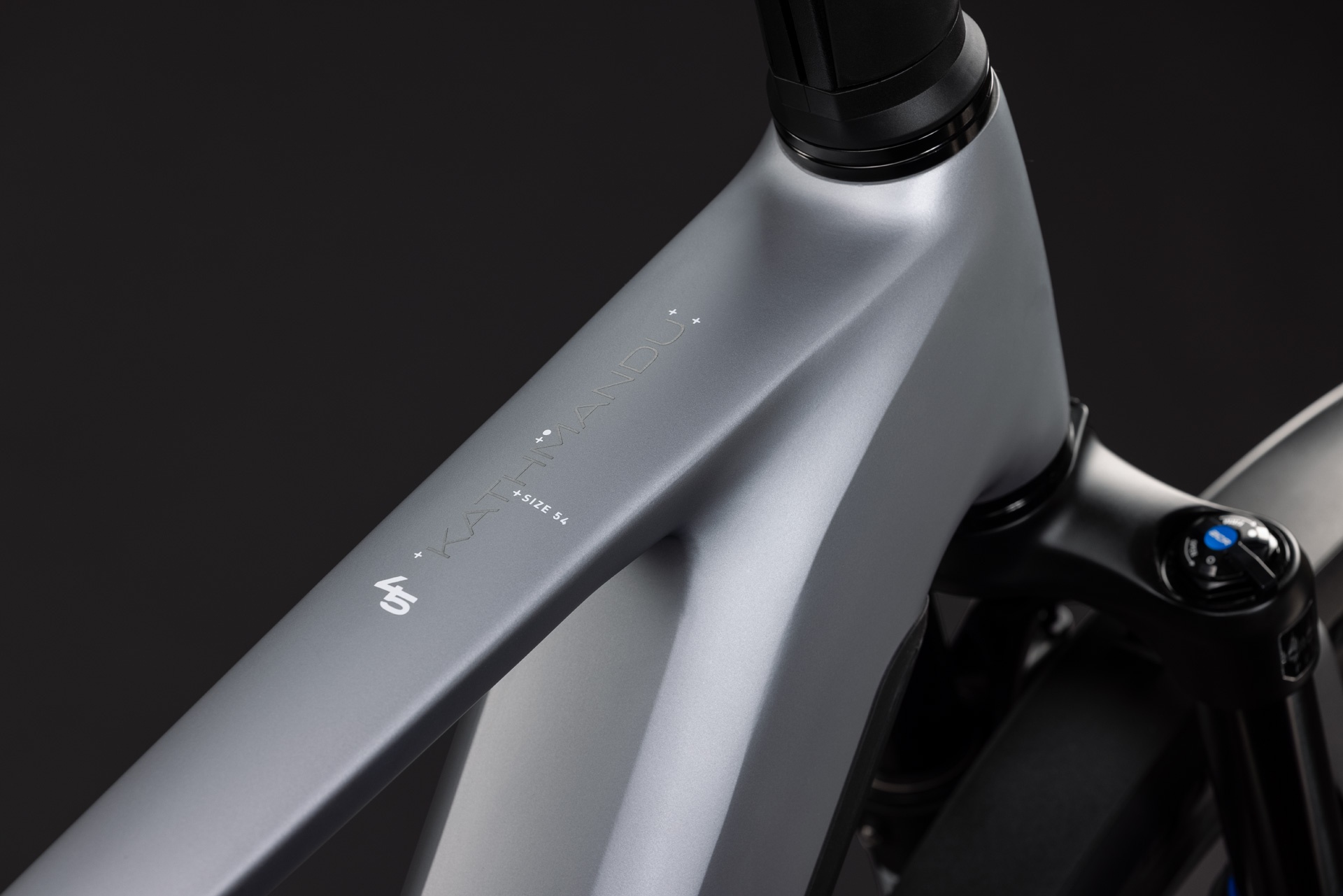 Cube Kathmandu Hybrid 45 800 / slategrey´n´chrome