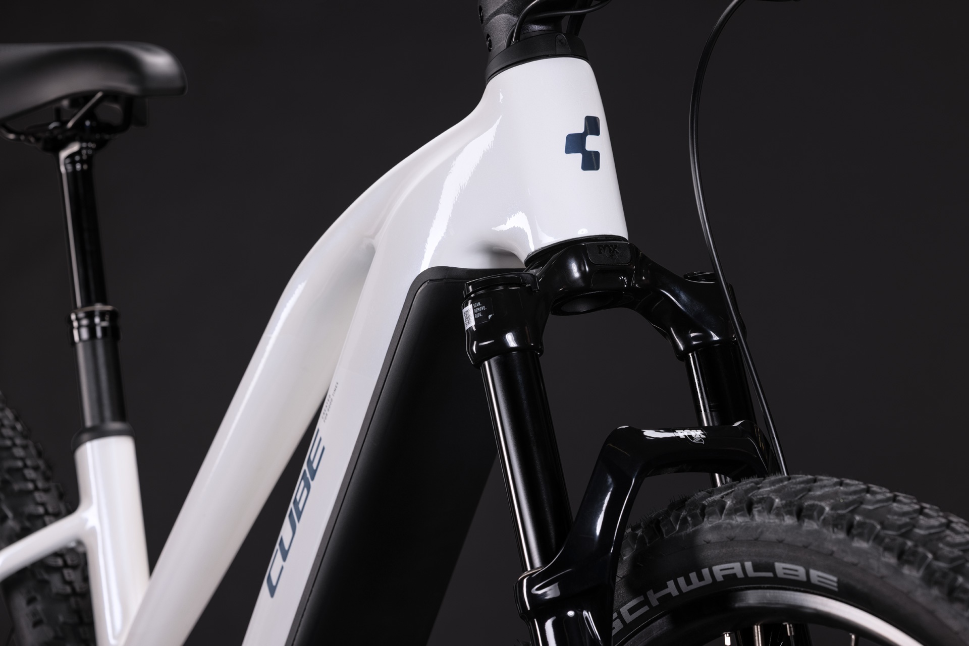 Cube Reaction Hybrid Race 800 / snow´n´black / Trapeze