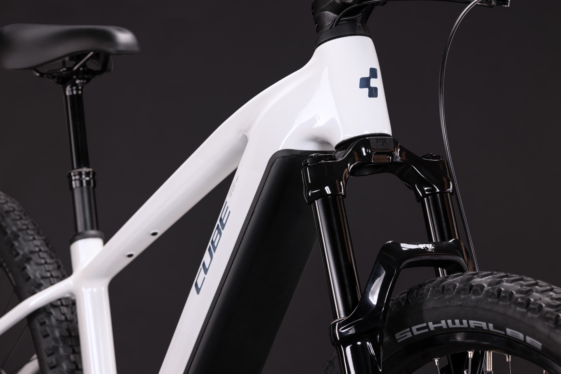 Cube Reaction Hybrid Race 800 / snow´n´black