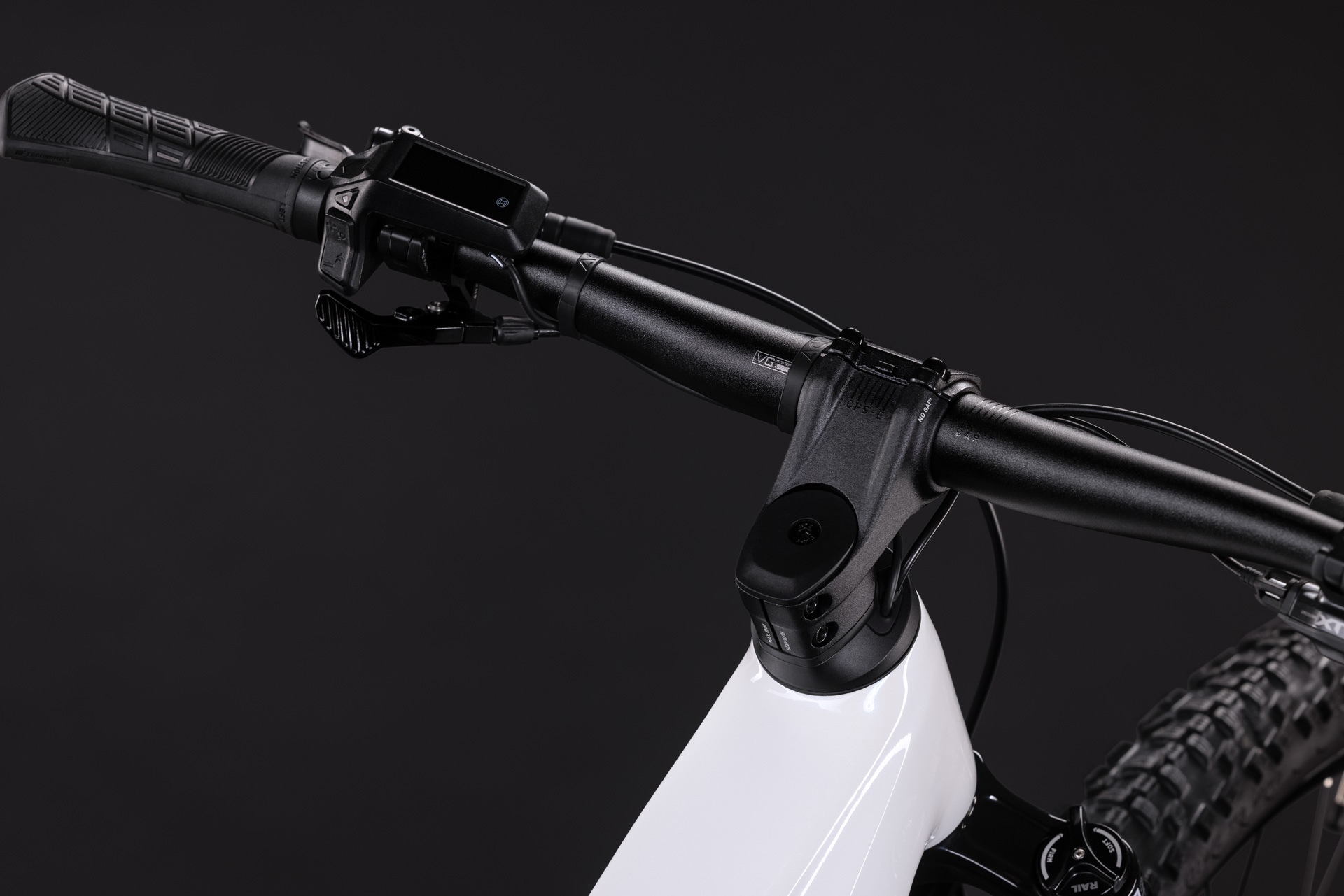 Cube Reaction Hybrid Race 800 / snow´n´black / Trapeze