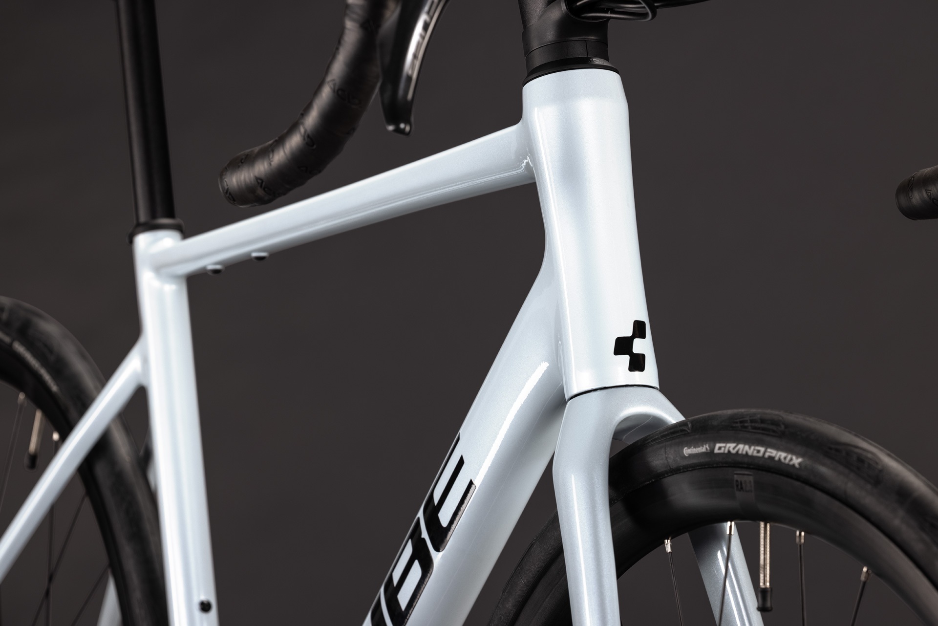 Cube Attain Race / glacier´n´black
