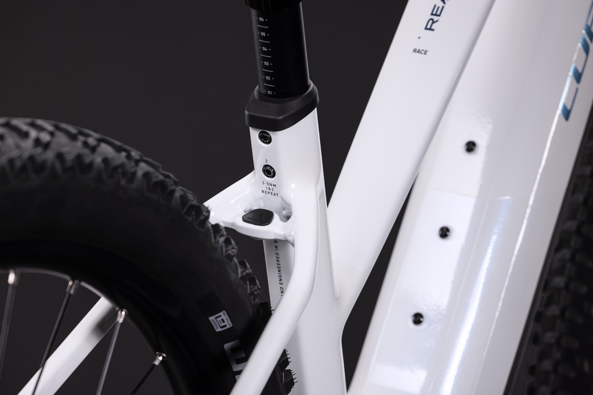 Cube Reaction Hybrid Race 800 / snow´n´black / Trapeze