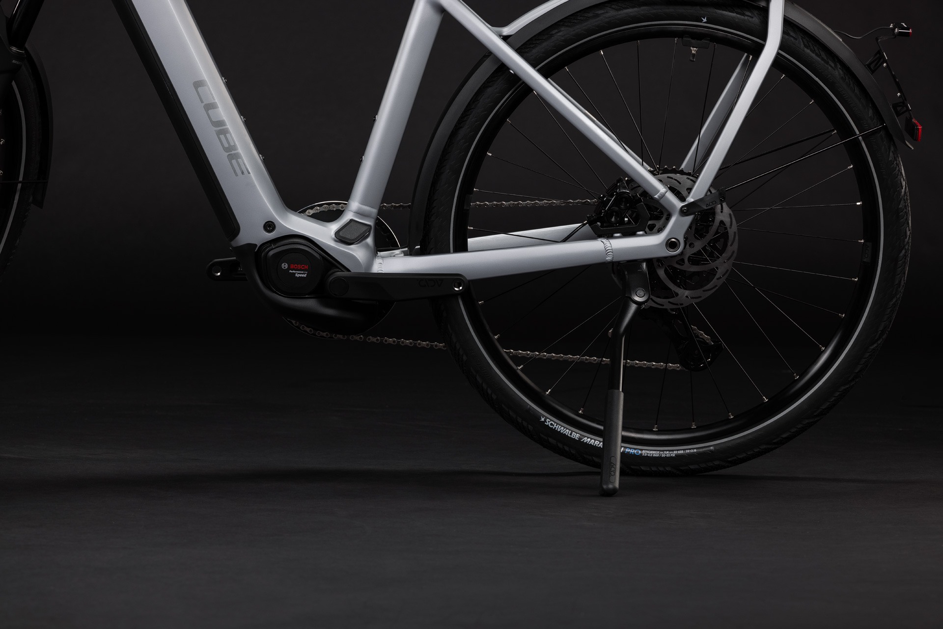Cube Kathmandu Hybrid 45 800 / slategrey´n´chrome