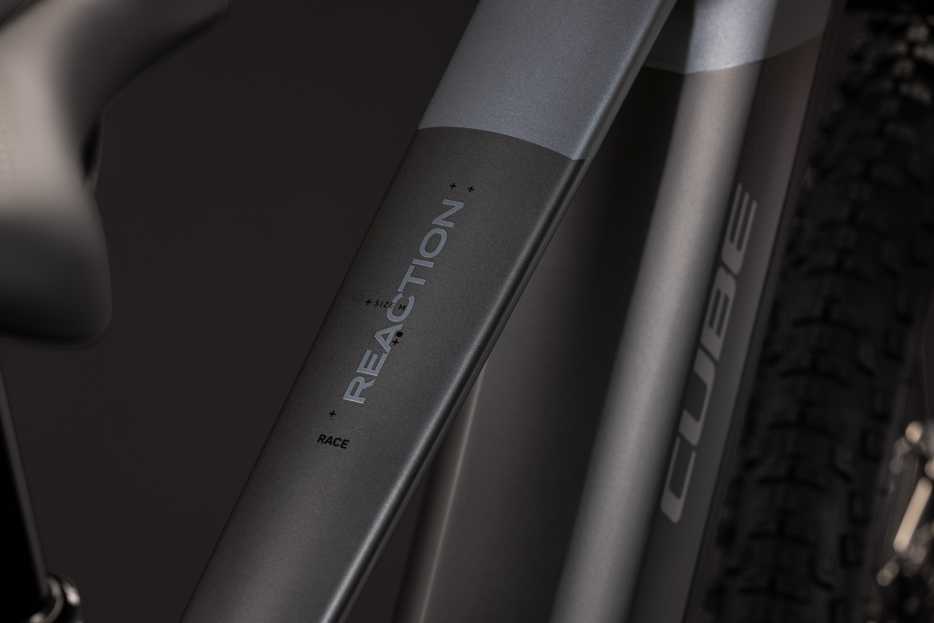 Cube Reaction Hybrid Race 800 / slabgrey´n´chrome