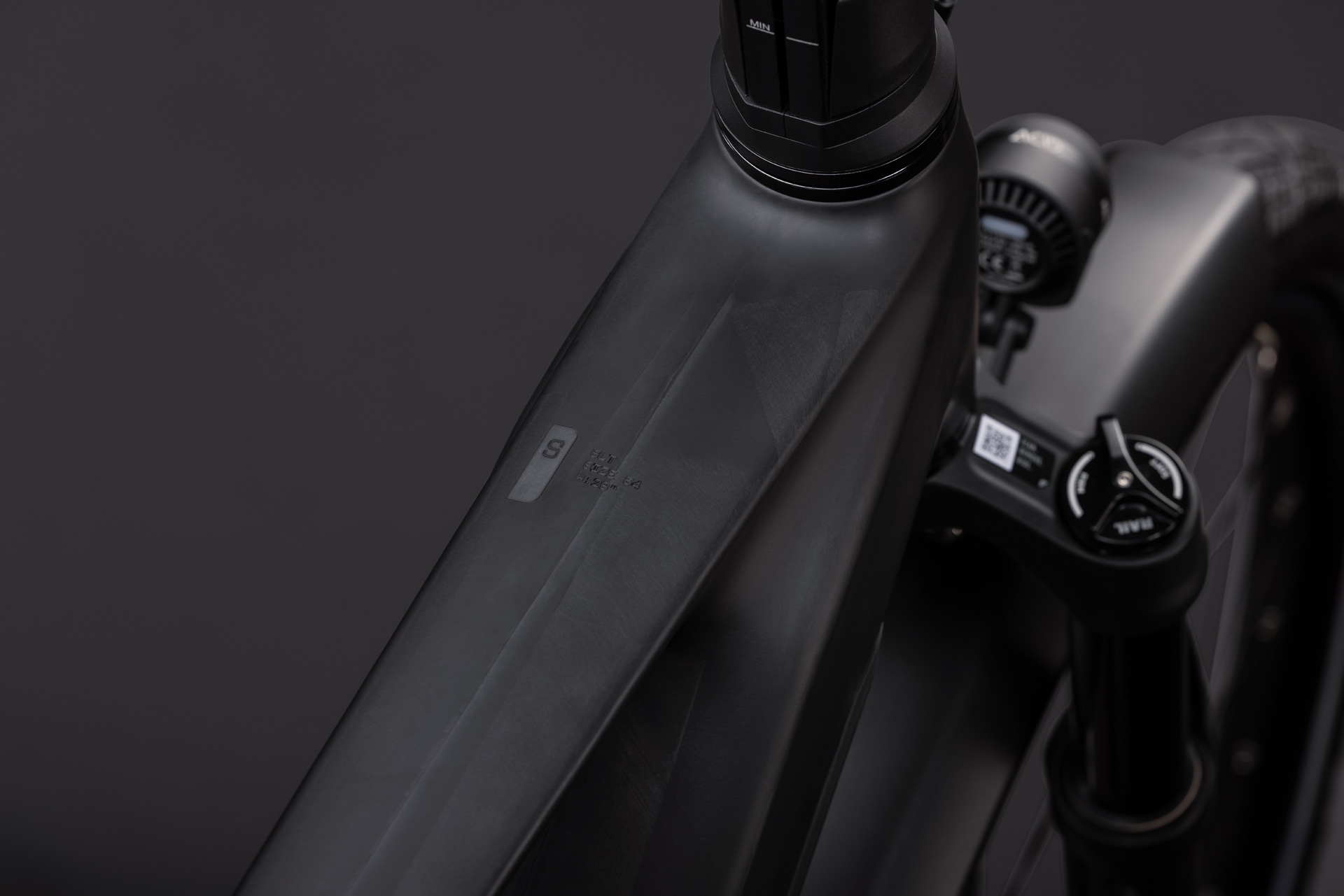 Cube Kathmandu Hybrid ONE11 HPC SLT 800 / carbon´n´silverdust